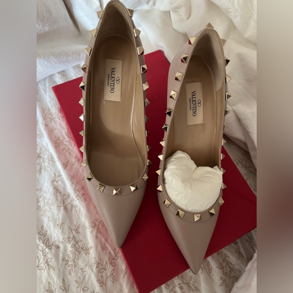 Brand new Valentino Rockstud pumps